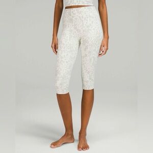 Lululemon Align High-Rise Crop 17"
Cheetah Camo Antique White Capri Leggings EUC